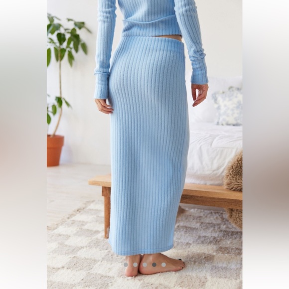 UO Out From Under Bounce Plush Ribbed Maxi Skirt - Picture 4 of 5